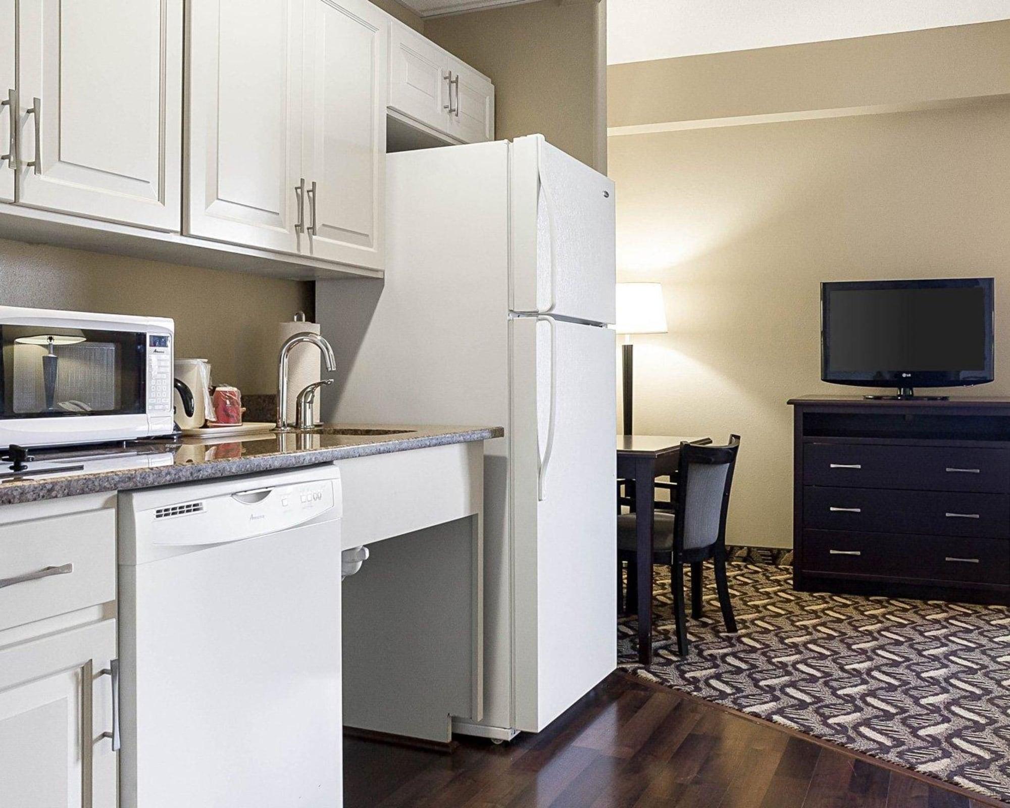 Mainstay Suites Bismarck Exterior photo