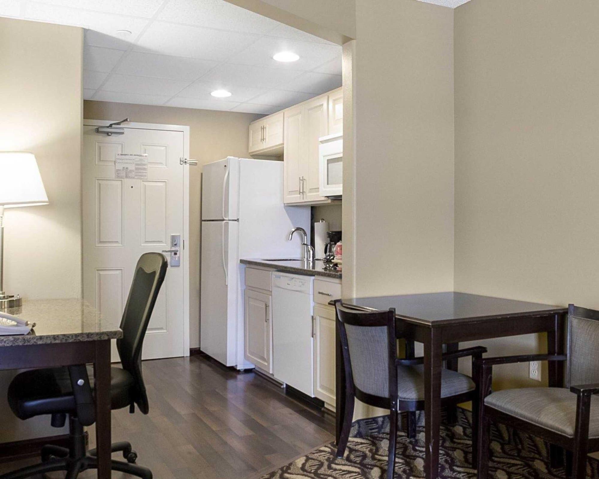 Mainstay Suites Bismarck Exterior photo